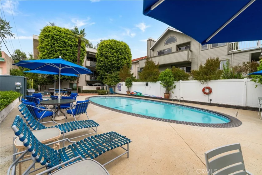 985 E California Boulevard photo 30