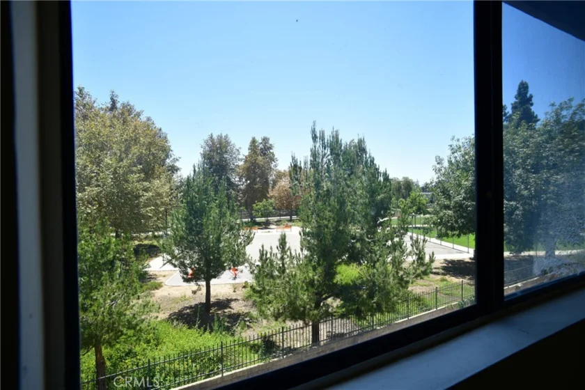 9601 Sylmar Avenue #1 photo 35