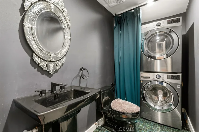 4425 Whitsett Avenue #210 photo 24