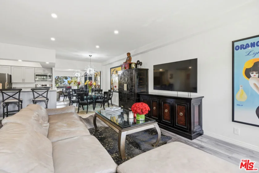 7135 Hollywood Boulevard #206 photo 12