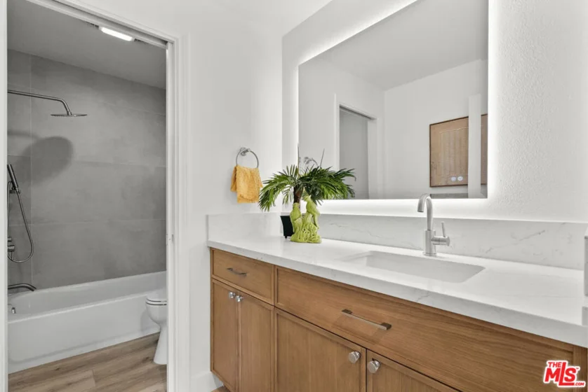 1880 Veteran Avenue #306 photo 21
