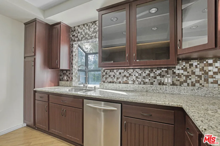13331 Moorpark Street #233 photo 12