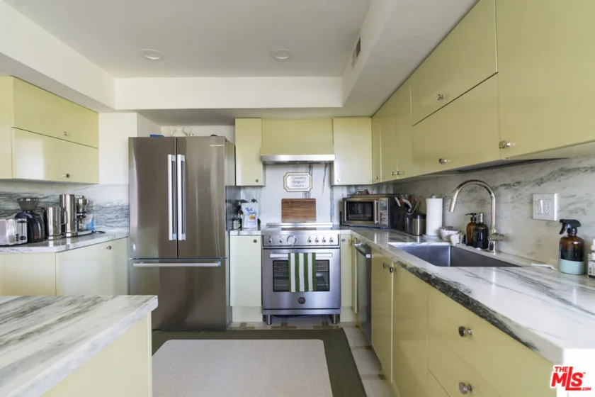 818 N Doheny Drive #302 photo 11