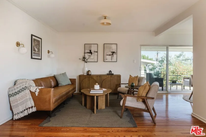 2021 Hillhurst Avenue #8 photo 4