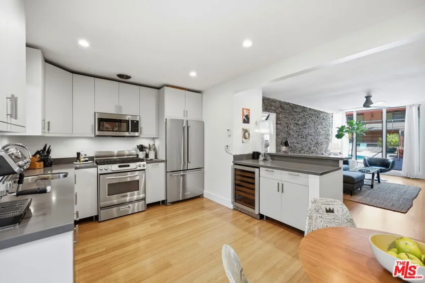 1400 N Hayworth Avenue #2 photo 39