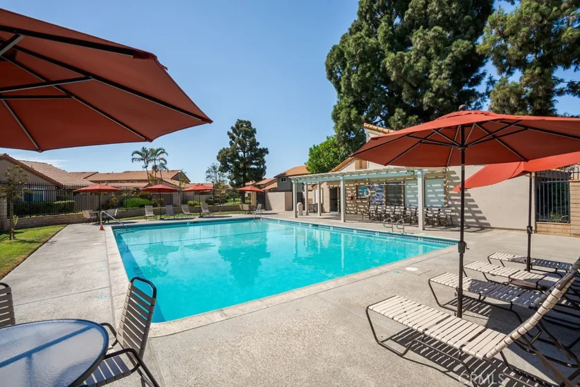 10525 Royal Oak photo 21