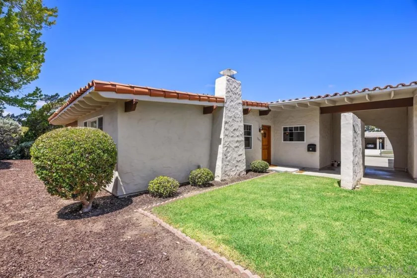 12437 Meandro Road photo 2