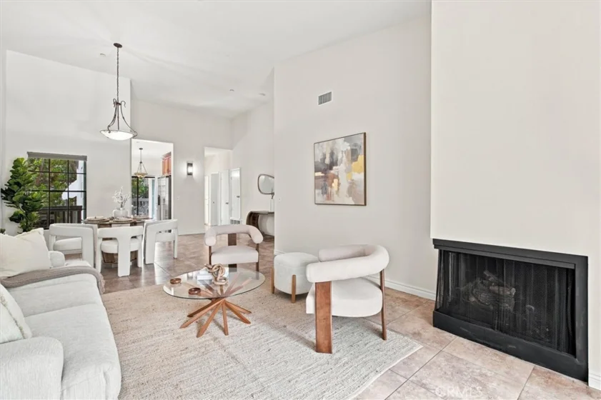 2538 W Macarthur Boulevard ##J photo 24