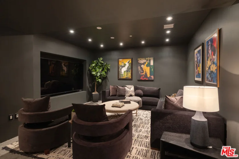 10800 Wilshire Boulevard #1501 photo 4