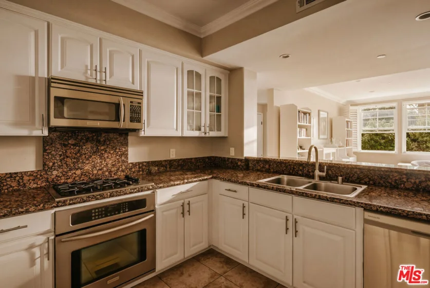 4237 Longridge Avenue #203 photo 7