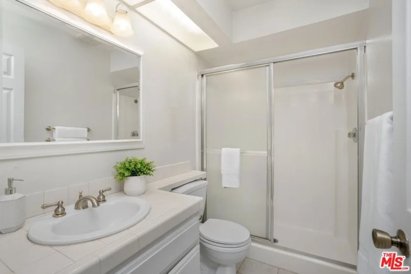 15231 Magnolia Boulevard #114 photo 19
