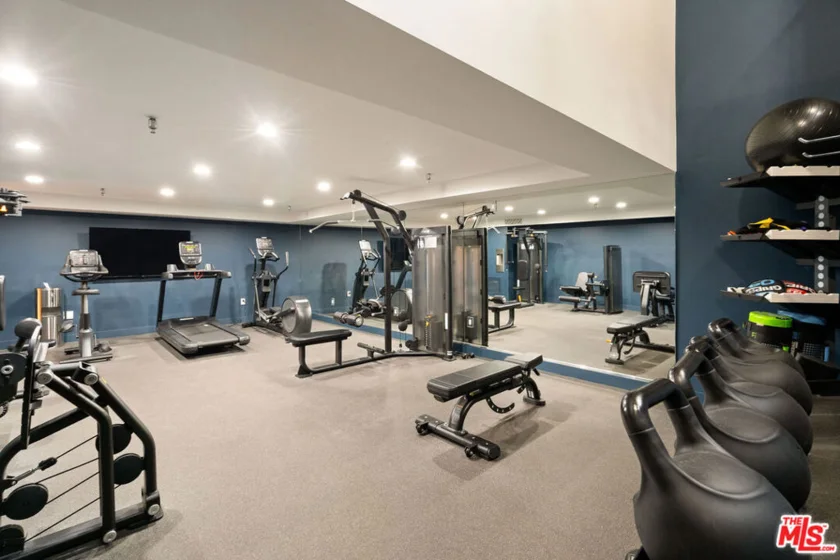 585 N Rossmore Avenue #407 photo 11