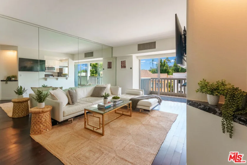 999 N Doheny Drive #211 photo 4