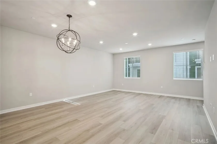 1482 Skyline Lane photo 5