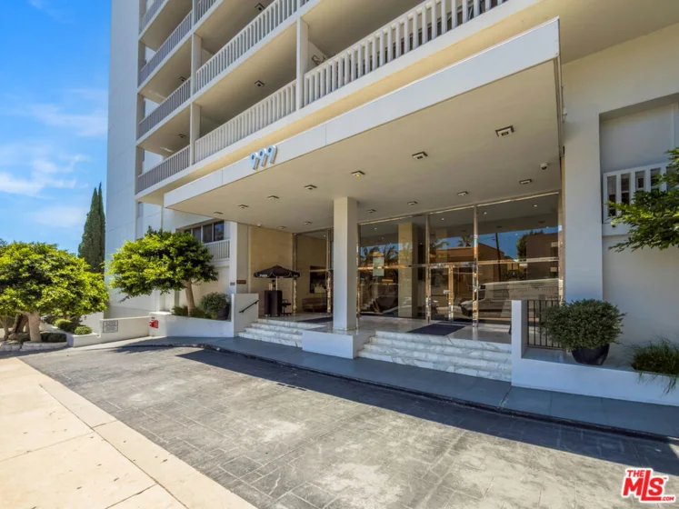 999 N Doheny Drive #211 photo 17