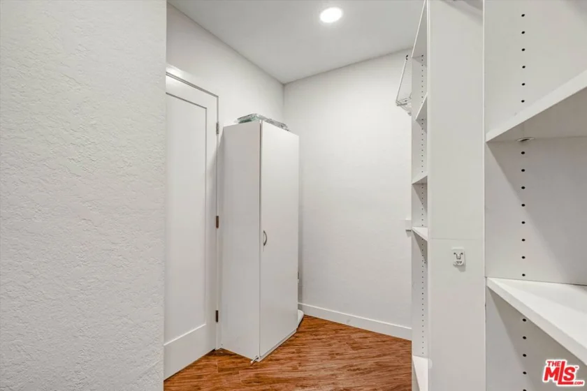 4506 Saugus Avenue #10 photo 11