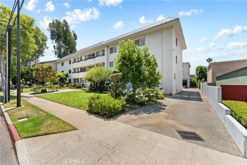 972 E California #207 photo 26