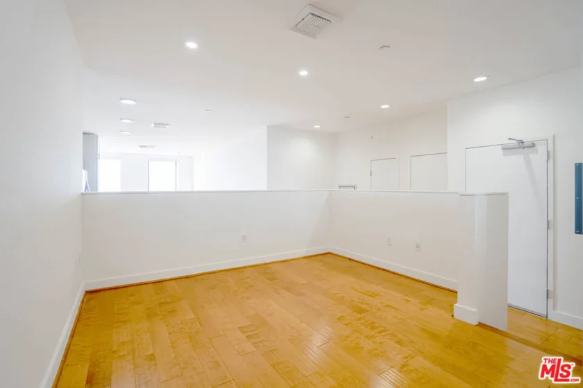 3810 Wilshire Boulevard #1911 photo 31
