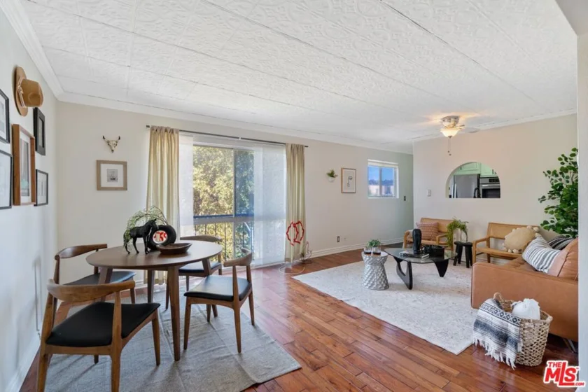 11507 Moorpark Street #301 photo 1