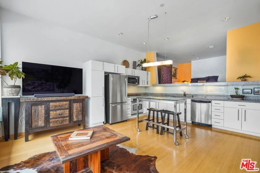 1100 Wilshire Boulevard #2610 photo 6