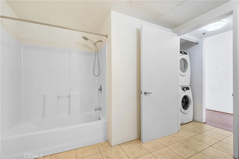 200 N San Fernando photo 4