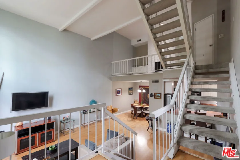 11753 Mayfield Avenue #7 photo 2