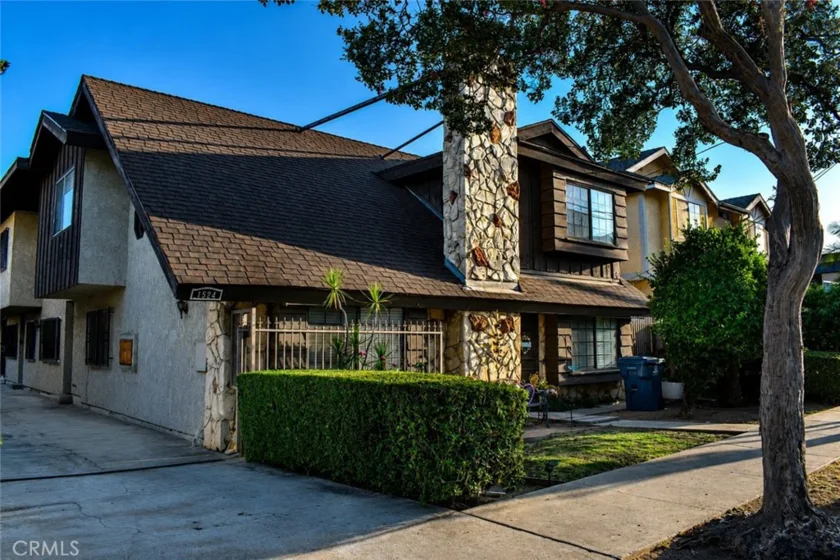 1524 Acacia Street Unit 3 Street photo 1