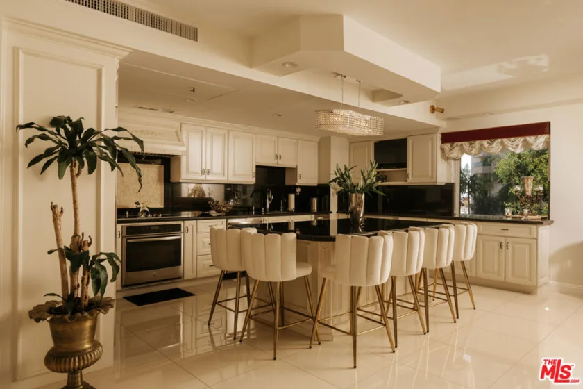 10450 Wilshire Boulevard #4J photo 3