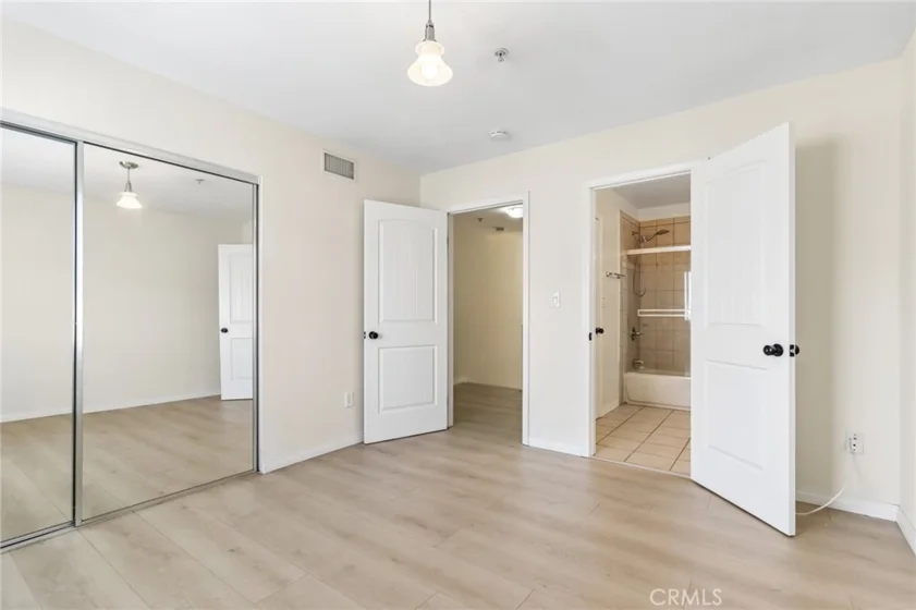 14618 Gilmore Street #16 photo 10