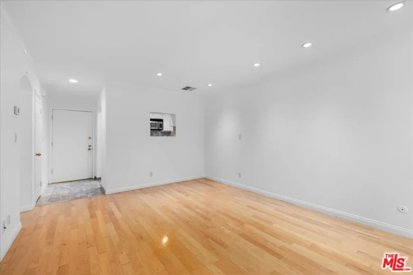 740 N Kings Road #114 photo 8