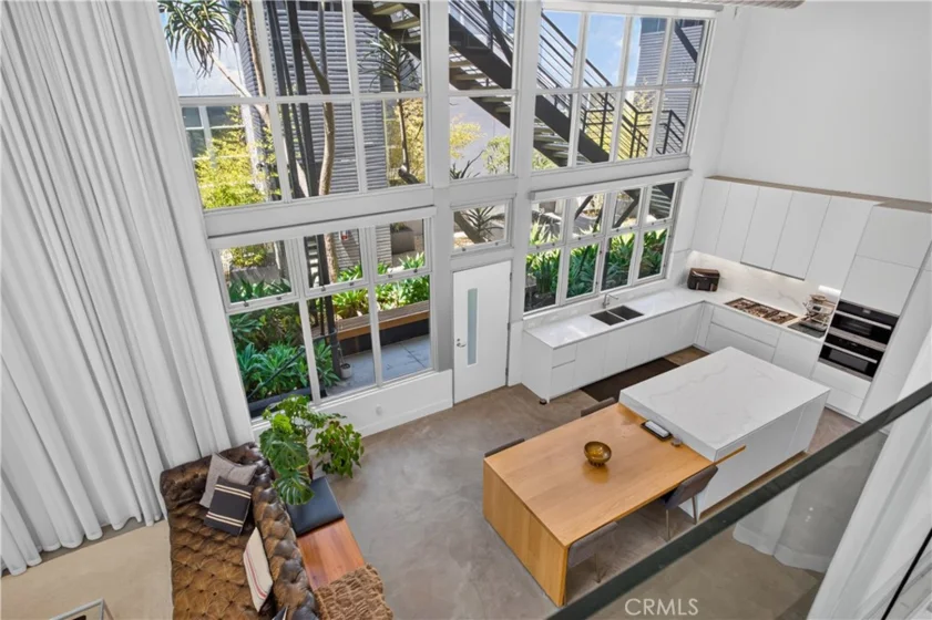 1037 N Laurel Avenue #1 photo 21