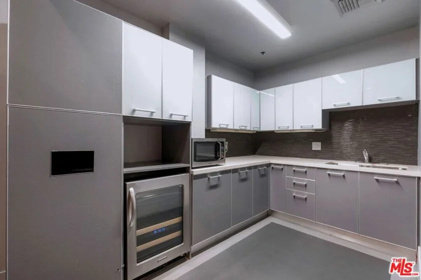 645 W 9th Street #740 photo 39