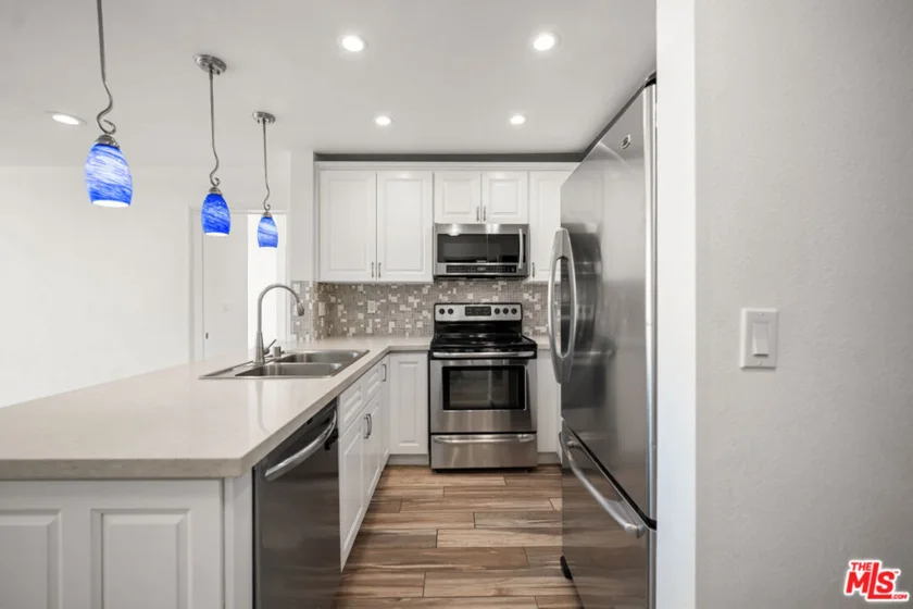 121 S Hope Street #518 photo 48