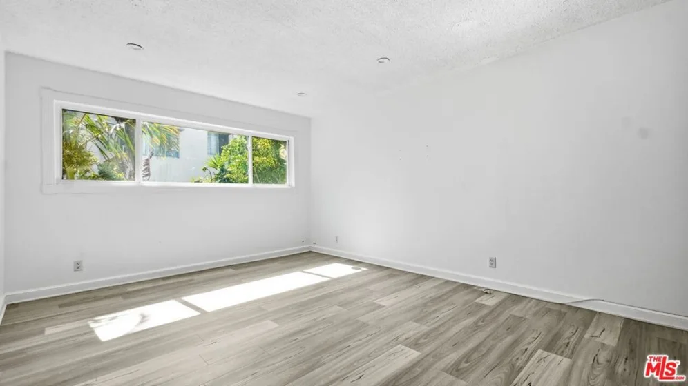 1525 N Hayworth Avenue #204 photo 11