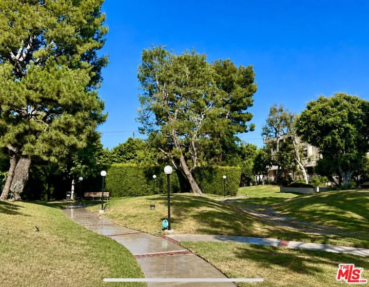 15173 Magnolia Boulevard #E photo 3