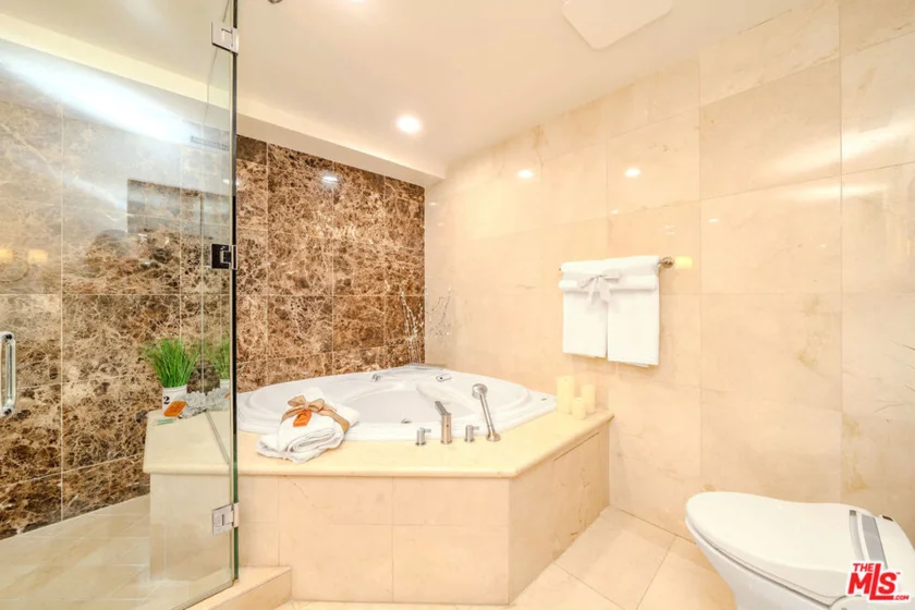702 S Serrano Avenue #605 photo 20