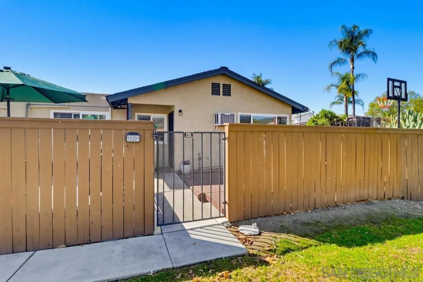 10201 Princess Sarit Way photo 1