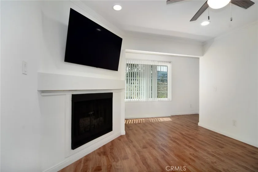 5525 Canoga Avenue #124 photo 3