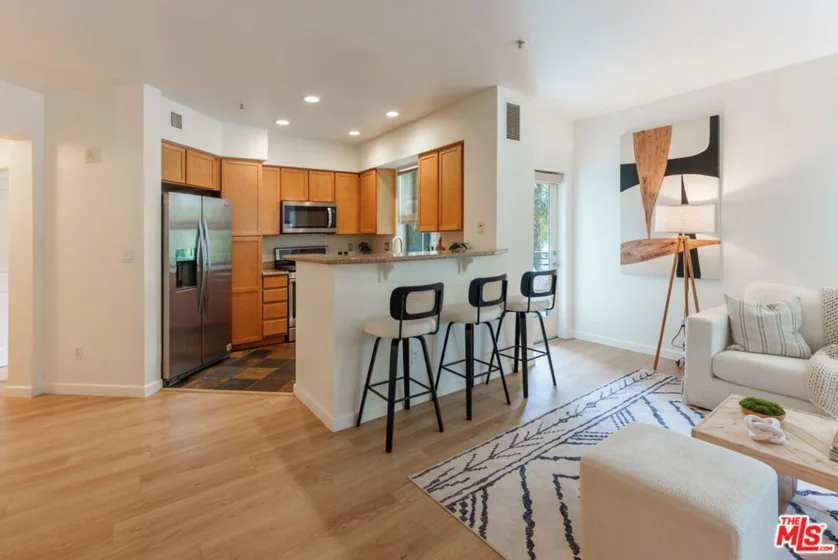 6400 Crescent Parkway #202 photo 3
