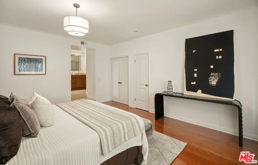621 S Barrington Avenue #110 photo 25
