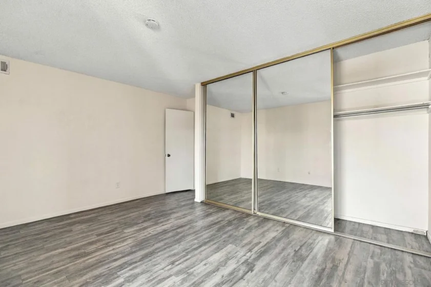 1605 S Hotel Circle #B103 photo 32