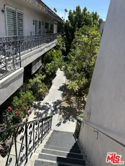 1600 N Hobart Boulevard #16 photo 7