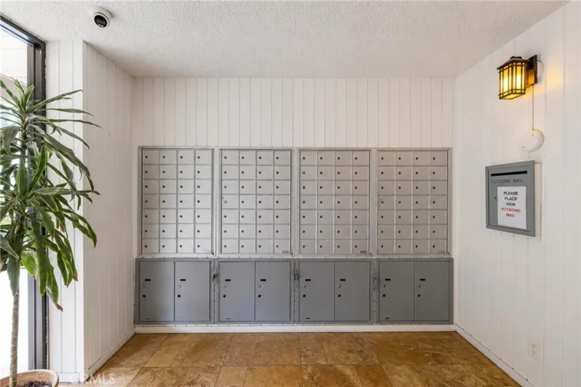 525 S Ardmore Avenue #320 photo 27