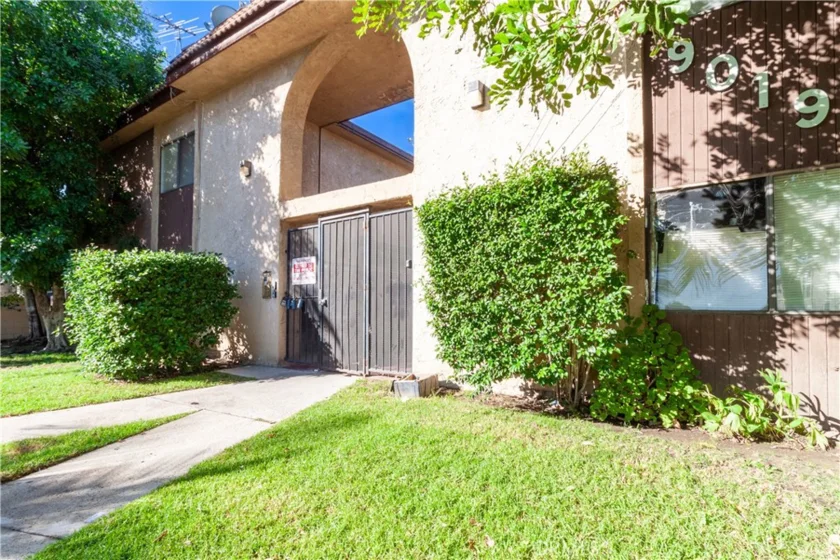 9019 Cedros Avenue #4 photo 1