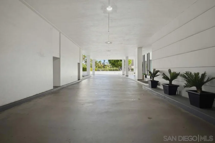 10501 Wilshire Boulevard #1005 photo 34