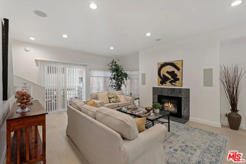 1160 Granville Avenue #108 photo 9