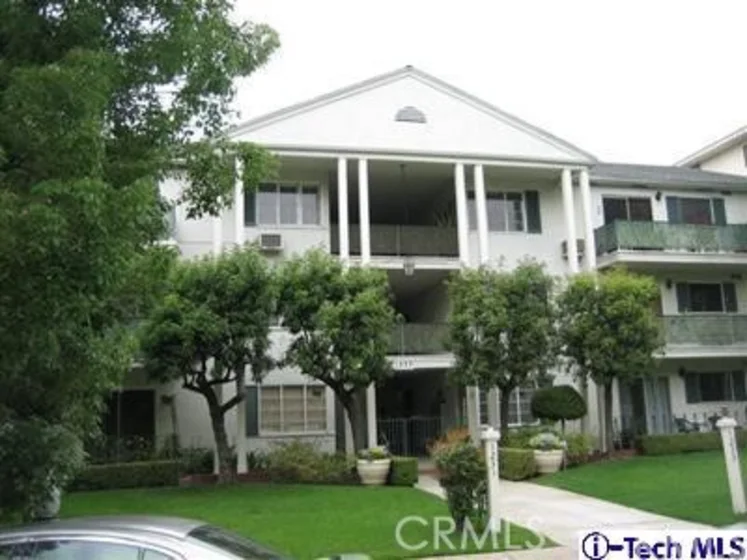 1231 N Columbus #3C photo 1