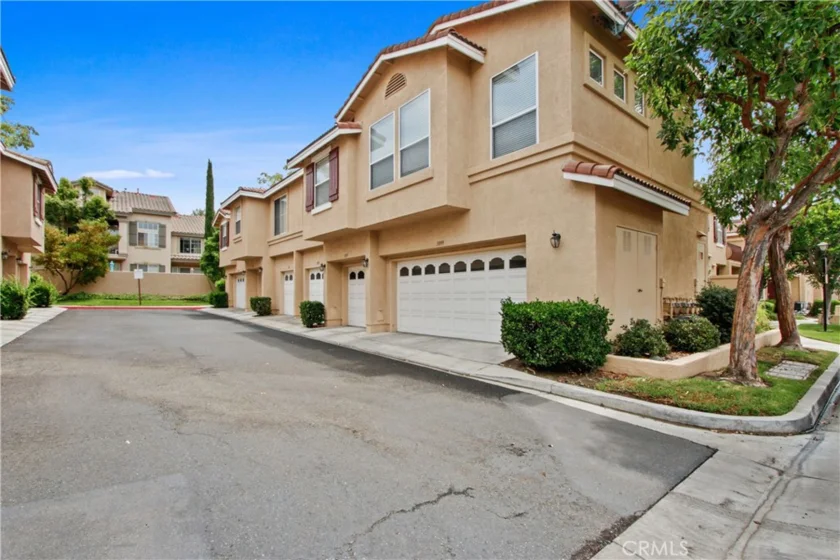 1097 S Positano Avenue photo 1