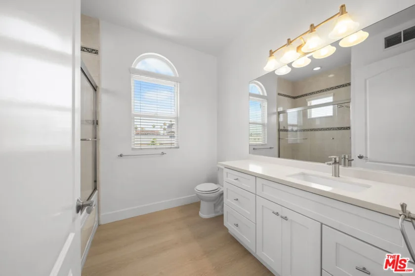309 S Mariposa Avenue #301 photo 12