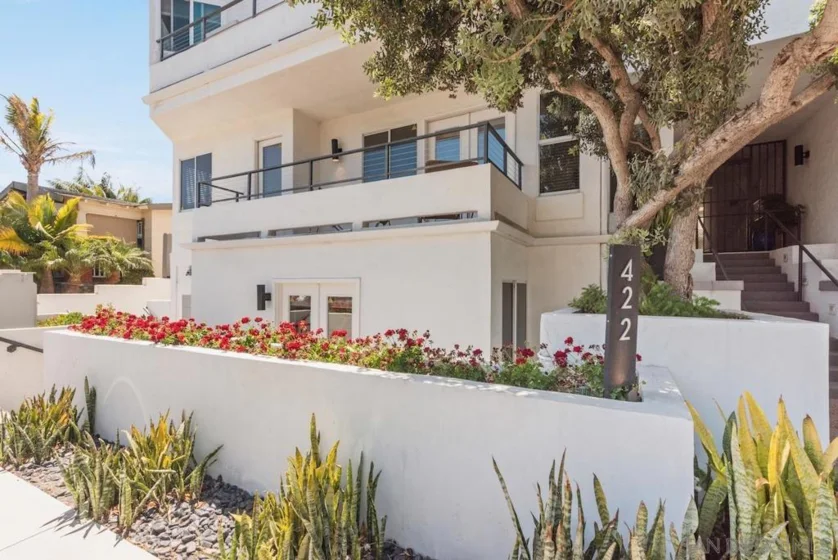 422 Rosecrans Street #1 photo 1